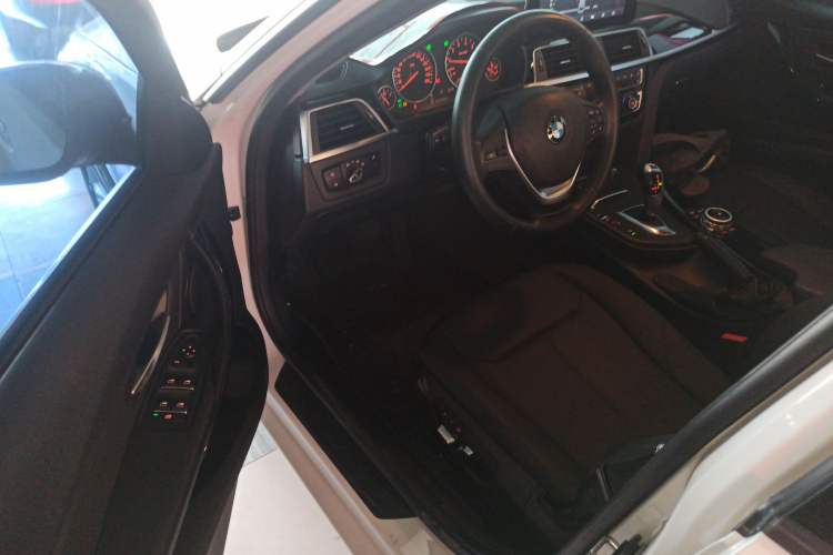 Used BMW 3 Series 2016 320i Fashion Model
