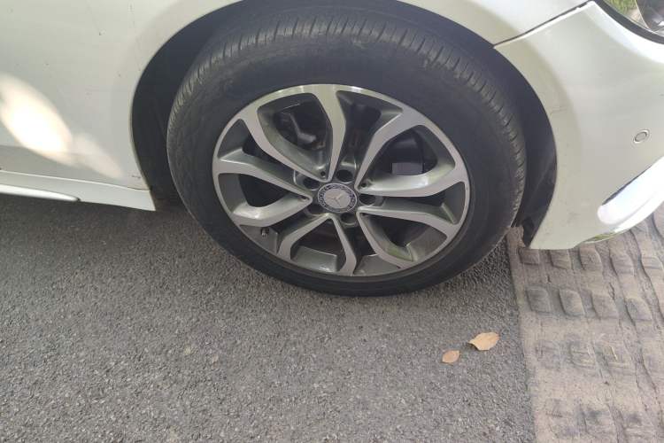 Used Mercedes-Benz C-Class 2015 C 180 L Sport Edition Right Front Wheel Hub