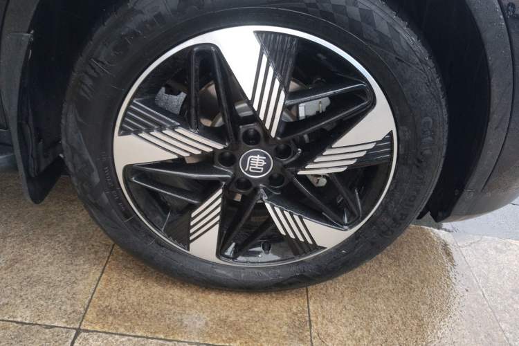 Used BYD Tang New Energy 2024 DM-i Glory Edition 112KM Prestige Model Right Front Wheel Hub