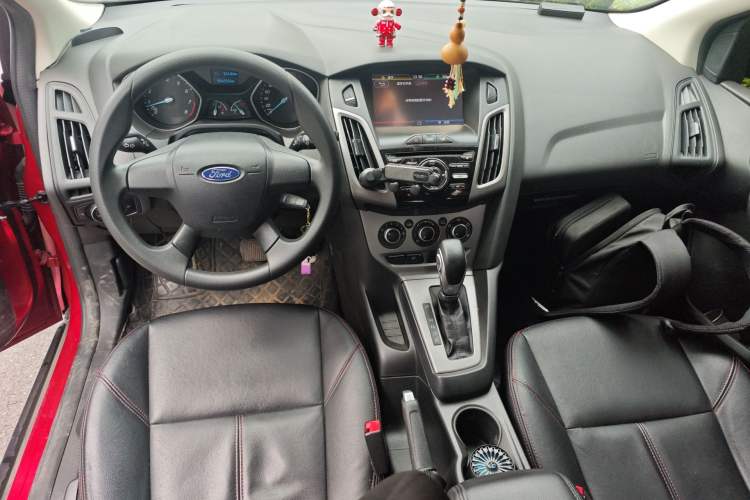 Used Ford Focus 2012 Hatchback 1.6L Automatic Comfort Model Center Console