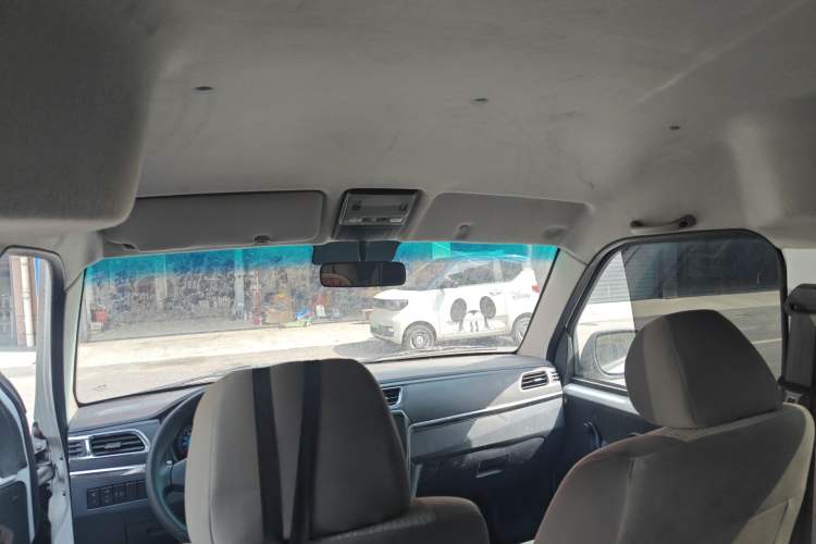 Used Jinbei Hiace X30 2023 1.5L Wealthy-Style Passenger Van 5/6/7-Seater Non-Air-Conditioned Version SWC15M
