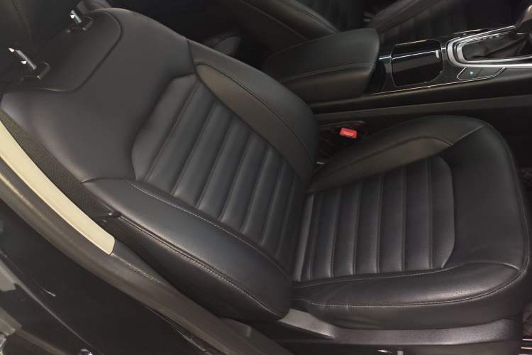 Used Ford Edge 2018 EcoBoost 245 Two-Wheel-Drive Titanium 7-Seater China VI Standard Right Front Seat