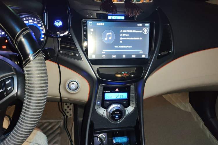 Used Hyundai Elantra (5th Generation / Langdong) 2015 1.6L Automatic Luxury Model Audio And AC Panel