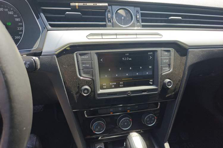 Used Volkswagen Magotan 2017 330TSI DSG Leading Model Audio And AC Panel