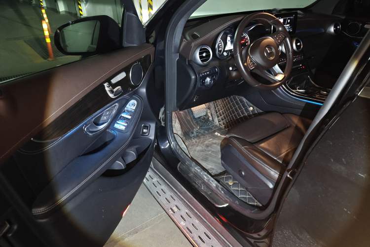 Used Mercedes-Benz GLC 2018 Facelift GLC 260 4MATIC Luxury Edition
