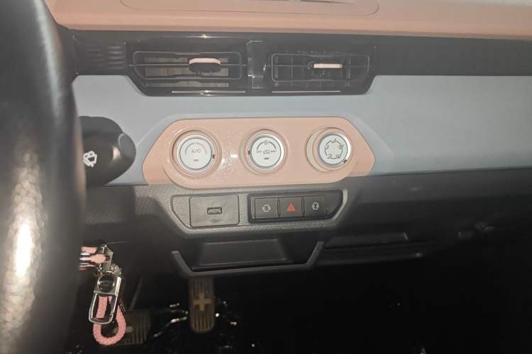 Used Chery QQ Ice Cream 2024 170km Sundae Audio And AC Panel