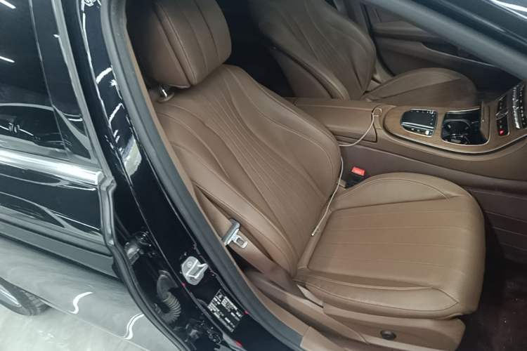 Used Mercedes-Benz E-Class 2020 E 300 L Luxury Model Right Front Seat