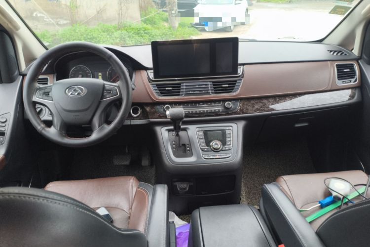 Used SAIC MAXUS G10 2016 2.0T Automatic Luxury Executive Edition Center Console