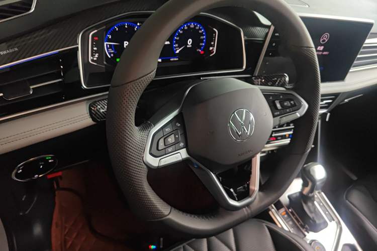 Used Volkswagen Tiguan L 2024 380TSI Automatic All-Wheel Drive R-Line Enhanced 7-Seater
