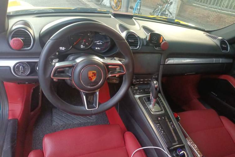 Used Porsche 718 2018 Cayman 2.0T
