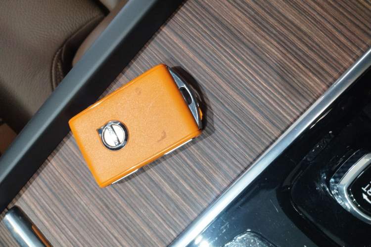 Used Volvo XC60 New Energy 2023 T8 Plug-in Hybrid Long-Range All-Wheel Drive Smart Luxury Edition