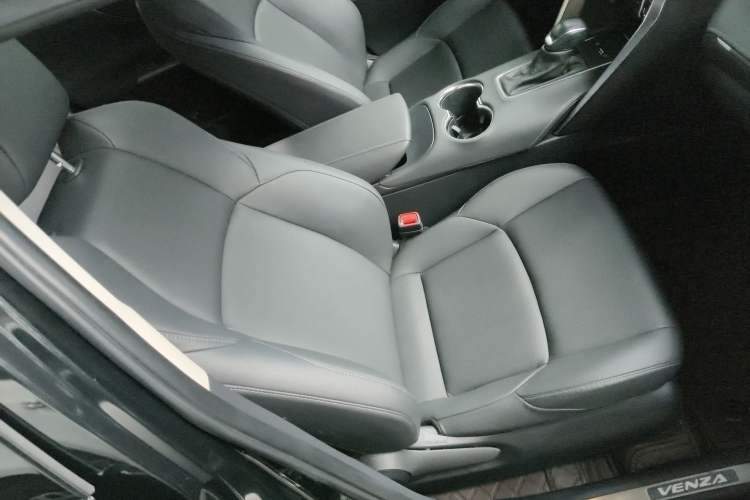 Used Toyota Venza 2022 Dual-Engine 2.5L CVT Two-Wheel Drive Luxury Edition Right Front Seat