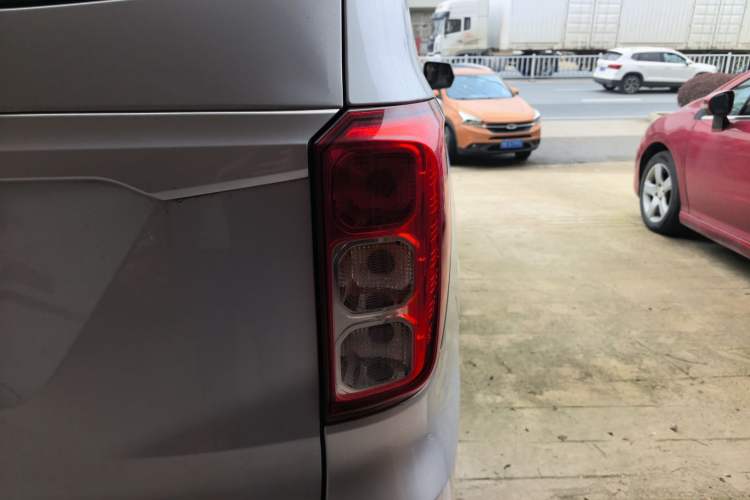 Used Wuling Hongguang 2019 1.5L S Comfort Edition China VI LAR
