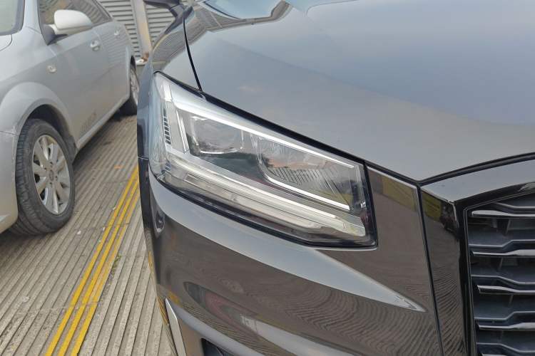 Used Audi Q2L 2021 35 TFSI Progressive Dynamic Edition Right Front Headlight