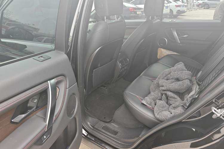 Used Land Rover Discovery Sport 2023 249 PS R-Dynamic SE Performance Tech Edition Left Rear Seat