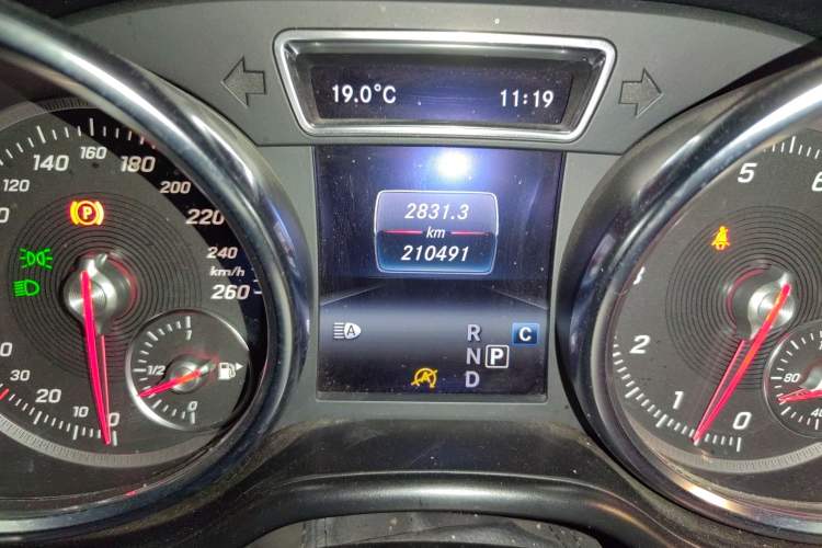 Used Mercedes-Benz GLE Coupe 2017 GLE 400 4MATIC Coupe SUV Odometer Close Up