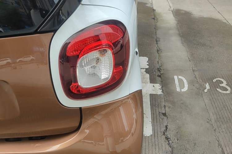 Used smart fortwo 2015 1.0L 52 kW hardtop Dynamic version
