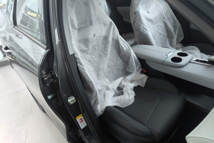 Used Changan UNI-Z New Energy 2024 Blue Whale Smart Electric iDD 125km Leading Model