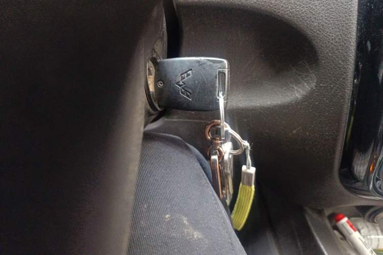 Used Wuling Rongguang V 2018 1.5L Standard Version Vehicle Key