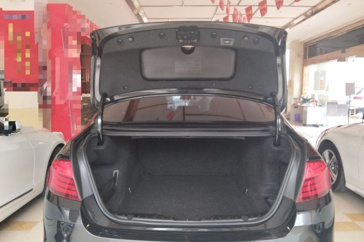 Used BMW 5 Series 2014 525Li Leading Model
