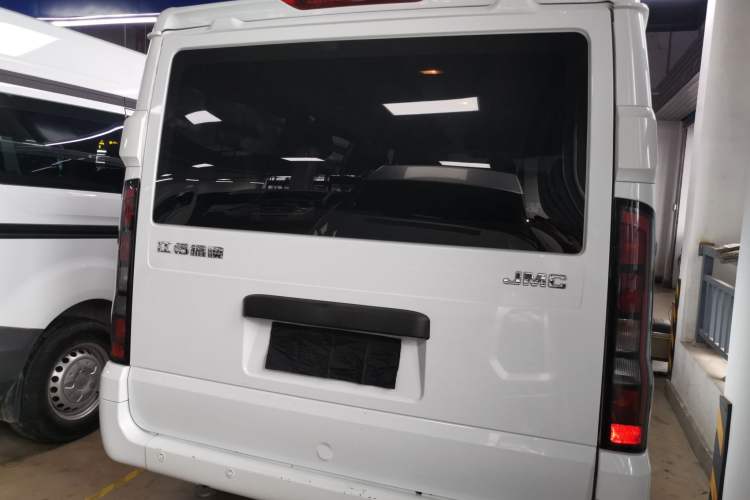 Used JMC Fushun 2022 2.0T Manual Multi-Function Passenger Vehicle Short Wheelbase Low Roof 6-Seater