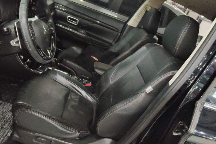 Used Mitsubishi Outlander 2016 2.4L 4x4 Luxury Edition 7-Seater
