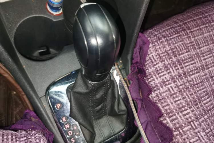 Used Volkswagen Polo 2013 1.6L Automatic Comfort Edition Gear Lever