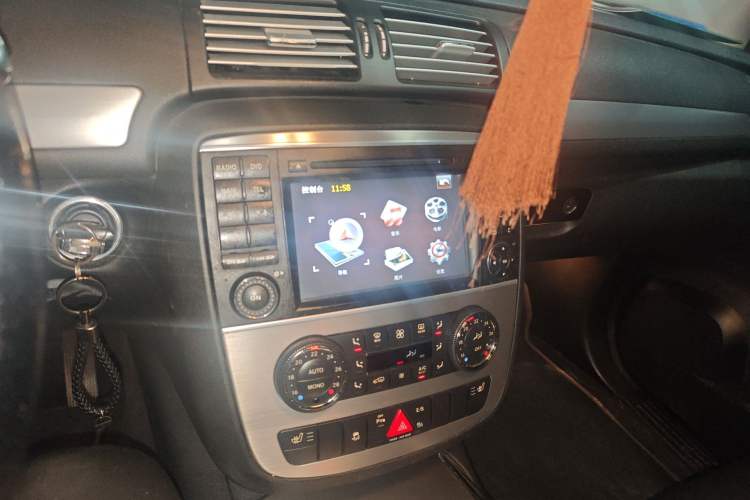 Used Mercedes-Benz R-Class 2011 R 300 L Business Model
