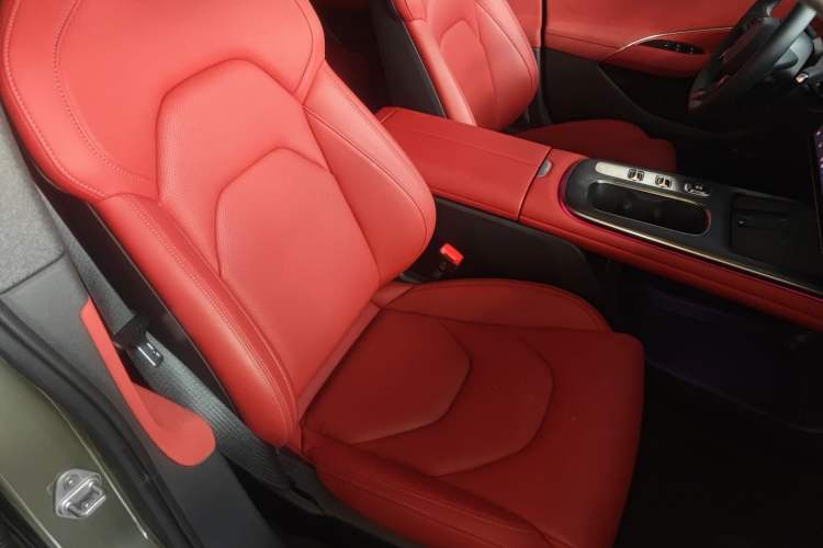 Used Xiaomi Auto SU7 2024 Rear-Drive Ultra-Long Range Advanced Pro-Level Intelligent Driving Version Right Front Seat