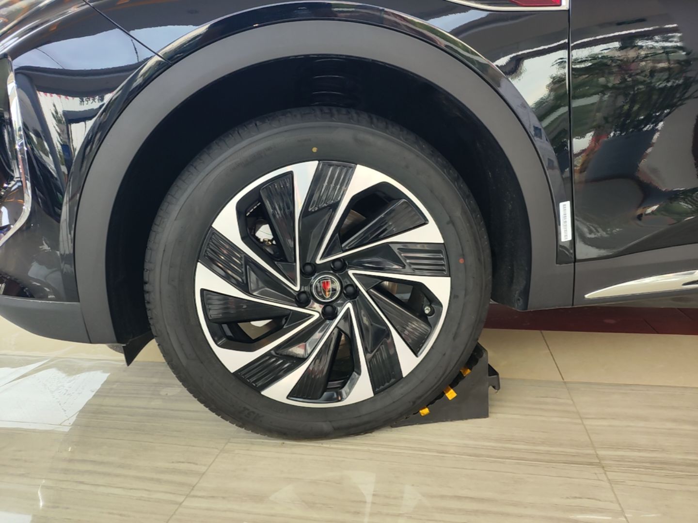 Hongqi HS7 PHEV 2025 Model 2.0T PHEV Two-Wheel Drive Qi Xiang Edition 6-Seater — снимка 10