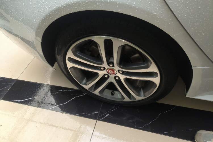 Used Jaguar XEL 2020 2.0T 200 PS R-DYNAMIC S Advanced Sport Edition Right Rear Wheel Hub