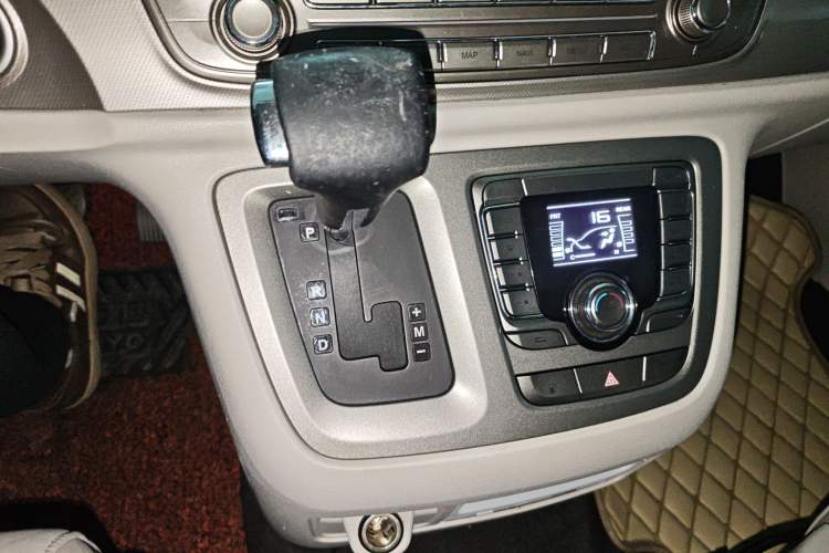 Used SAIC MAXUS G10 2014 2.0T Automatic Luxury Executive Edition
