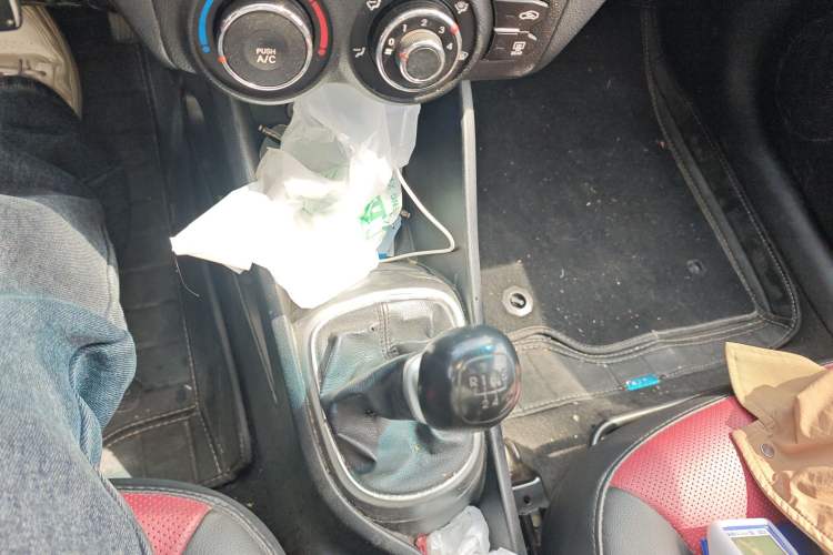 Used Kia K2 2012 Hatchback 1.4L MT Cool Edition Commemorative Model