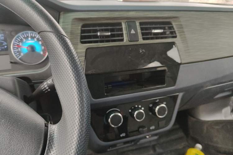 Used Jinbei Hiace X30 2024 1.5L Champion Edition Passenger Vehicle 5/6/7 Seats
