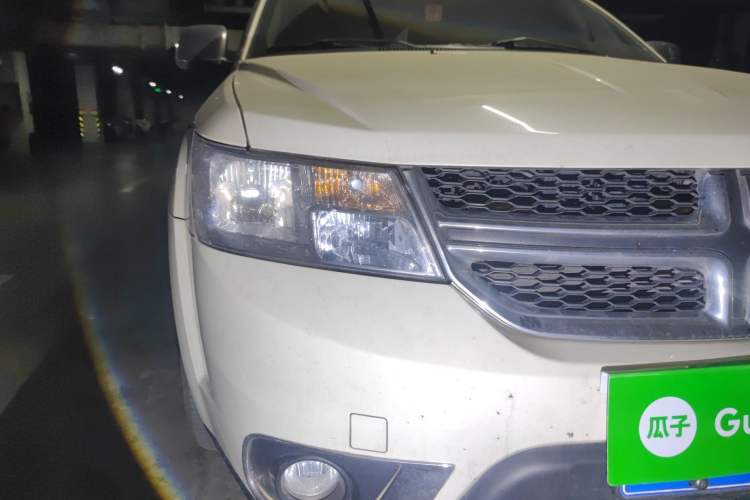 Used Dodge Journey 2013 2.4L Two-Wheel Drive Luxury Version Right Front Headlight