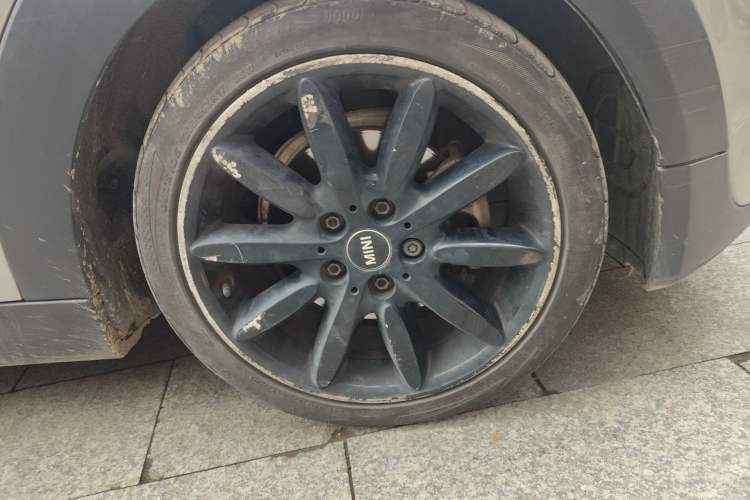 Used MINI 2017 1.5T COOPER CABRIO Freedom Edition Right Front Wheel Hub