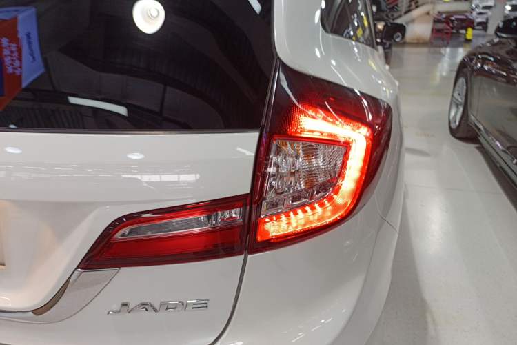 Used Honda Jade 2016 1.8L Automatic Comfort Elite Version 5 Seats