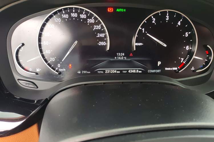 Used BMW 5 Series 2018 528Li Launch Special Edition Odometer Close Up