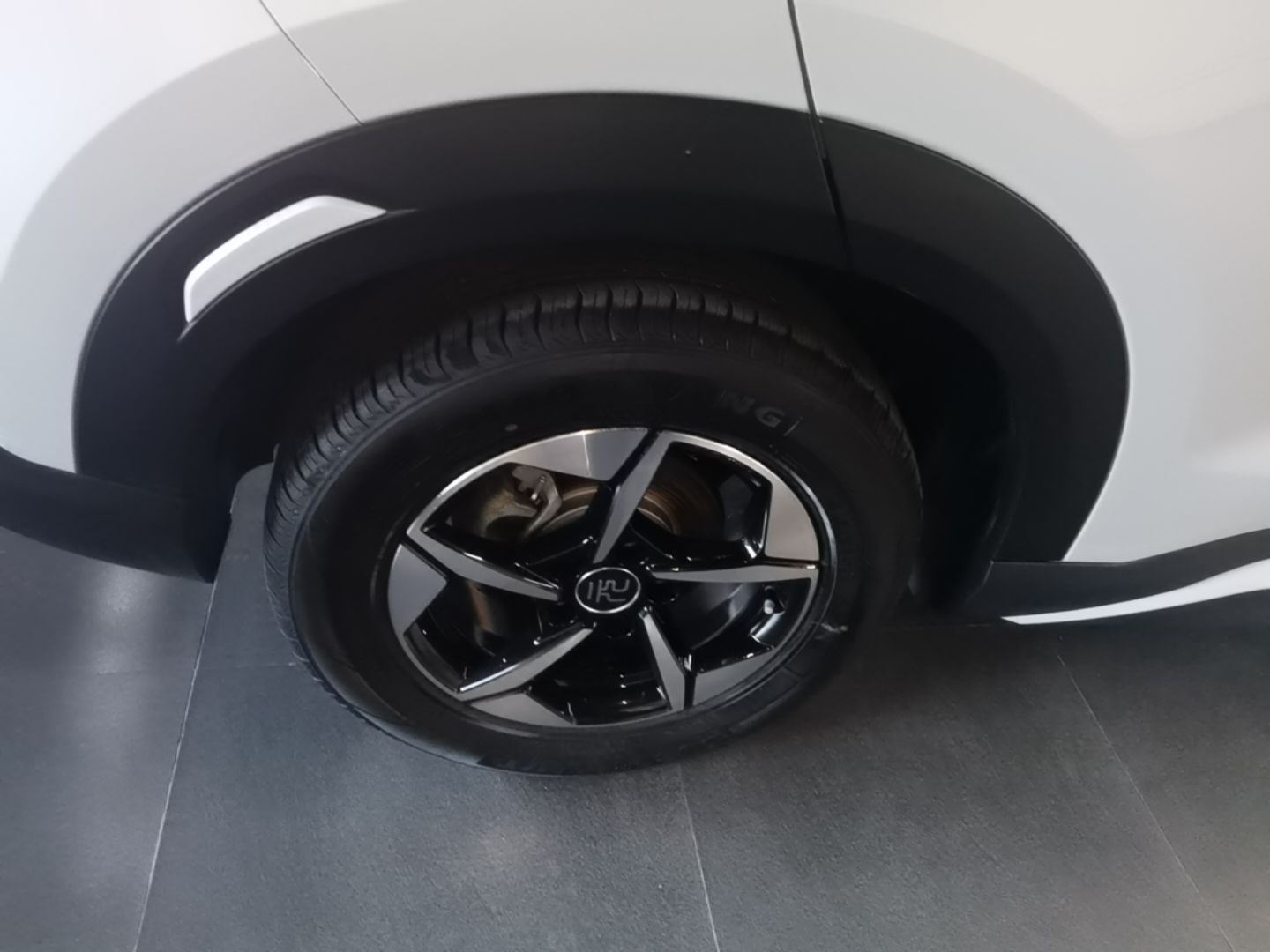 BYD Yuan UP 2024 401KM Leading Edition — снимка 11
