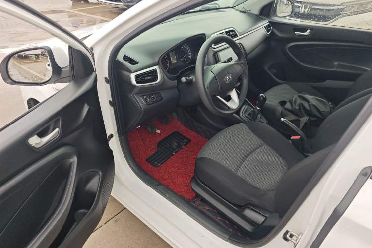 Used Hyundai Verna (older generation) 2017 1.4L Manual Refreshed Version China V Standard Driver Seat