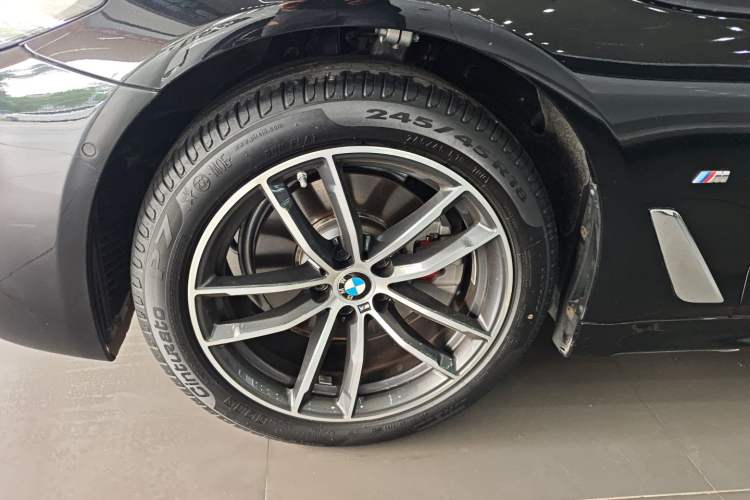Used BMW 5 Series 2022 Restyled 525Li M Sport Package Left Front Wheel Hub