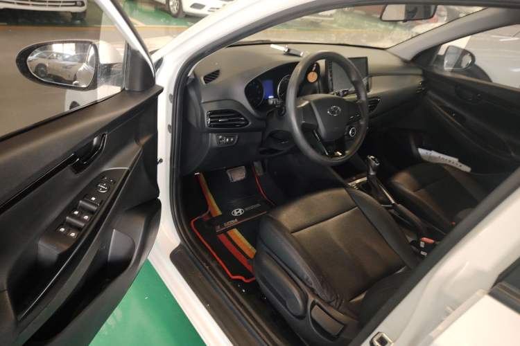 Used Hyundai Celesta 2018 1.6L Automatic GL Enjoyment Edition China VI compliant Driver Seat