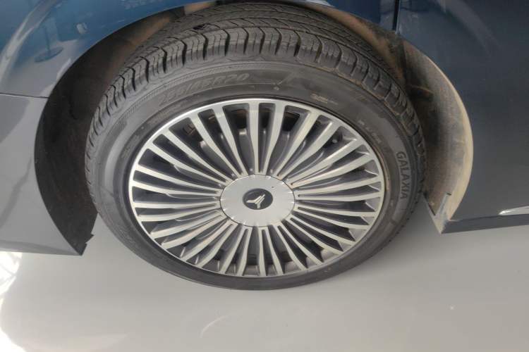 Used VOYAH Dream 2025 PHEV Four-Wheel-Drive Flagship Kunpeng Edition Right Rear Wheel Hub