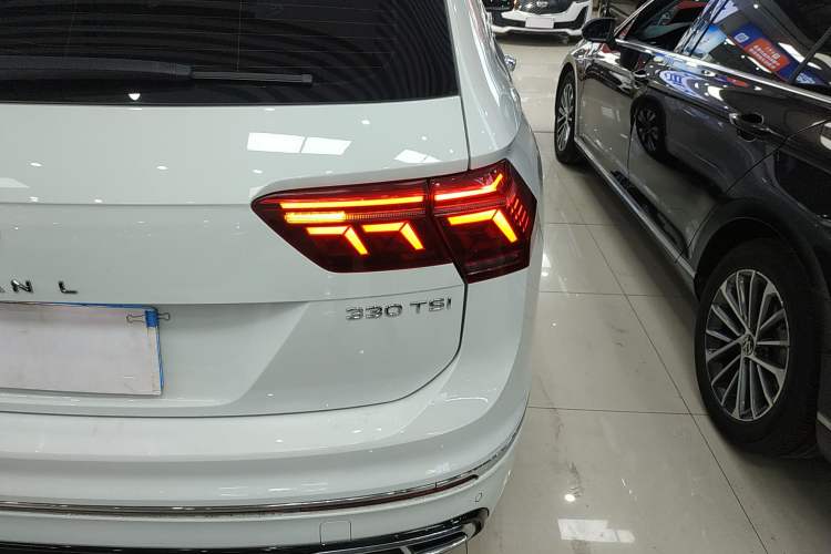 Used Volkswagen Tiguan L 2023 Restyled 330TSI Automatic Two-Wheel Drive R-Line Enhanced Comfort Version
