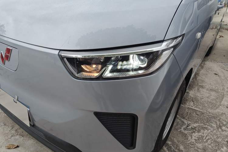 Used Wuling Yangguang 2024 300KM Comfort Version Passenger Van 75kW
