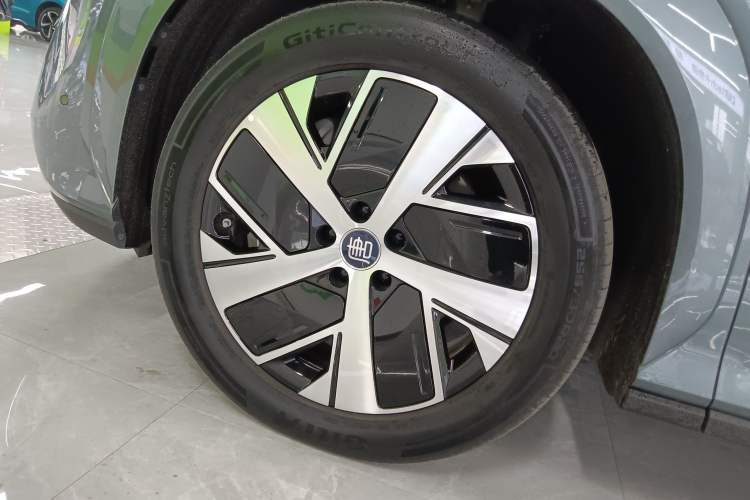 Used BYD Tang L 2025 DM 200KM Four-Wheel Drive LiDAR Flagship Model Left Front Wheel Hub