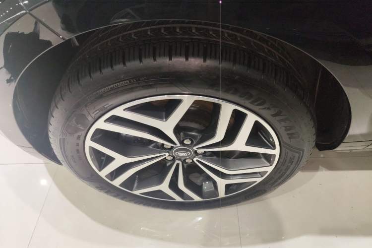 Used Land Rover Range Evoque 2024 Aurora L 249 PS Prestige Light-Chasing Edition Left Front Wheel Hub