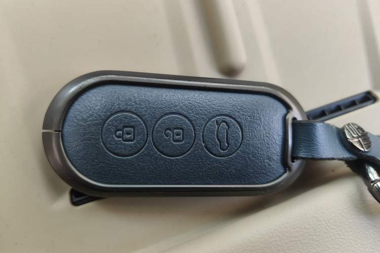 Used Hima AITO M7 2024 1.5T Rear-Drive Plus Version 5 Seats Vehicle Key