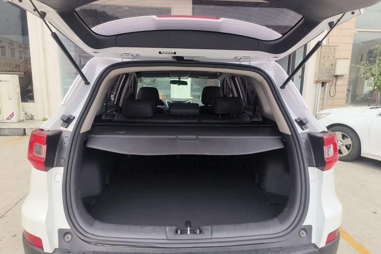 Used CHANGAN CS75 2016 1.8T Automatic Elite Model China V Standard Trunk