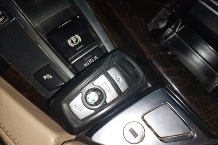 Used BMW 5 Series 2014 535Li Leading Model
